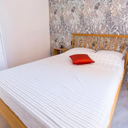 Renaissance - Monaco - 2 Pieces - Parking *