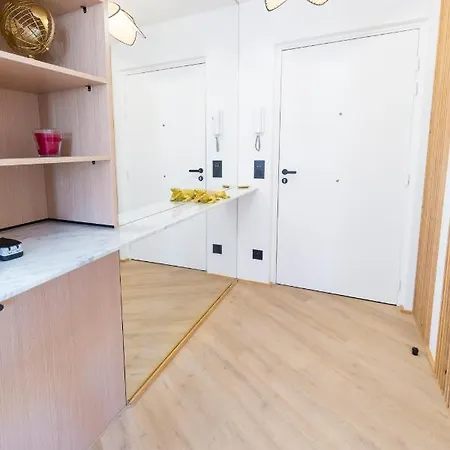 Renaissance - Monaco - 2 Pieces - Parking