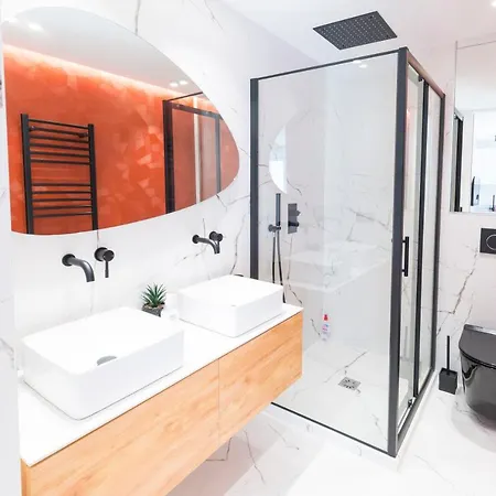 Renaissance - Monaco - 2 Pieces - Parking *